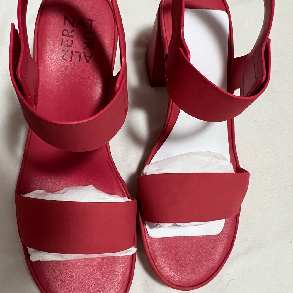 Nice sandals, fucsia color, Naturalizer brand, brand new, no box.